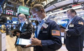 Wall Street inicia sessão em baixa à espera da decisão da Fed