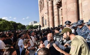 Pelo menos  sete mil pessoas foram retiradas de Nagorno-Karabakh