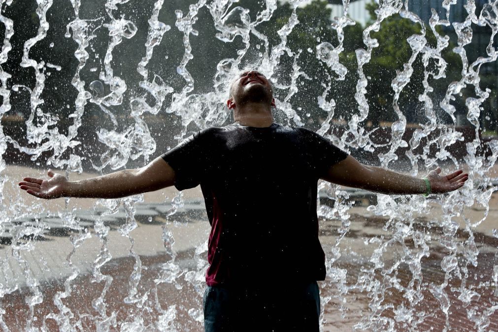 Três distritos e arquipélago da Madeira sob aviso amarelo devido ao calor