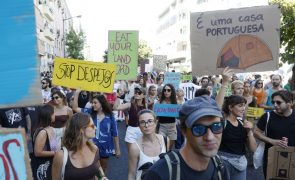 Centenas de pessoas iniciam protesto em Lisboa pelo direito à habitação e justiça climática