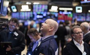 Wall Street segue em terreno misto no início da sessão
