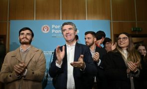 José Luís Carneiro incita candidatos à liderança do PS ao debate