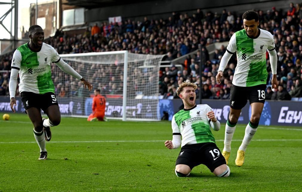 Liverpool vence Crystal Palace com reviravolta e é líder sob condição