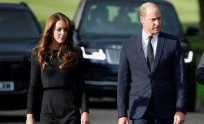 Kate Middleton - Rendida à tendência dos total look e desta vez em azul