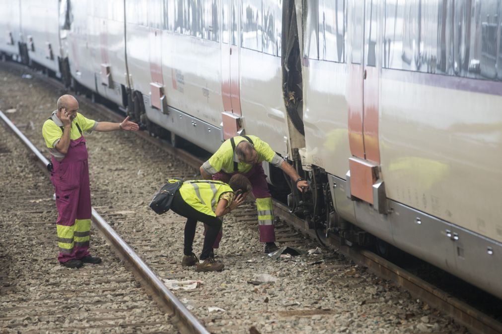 Última hora: Descarrilamento de comboio Málaga-Sevilha faz vários feridos (Vídeo)