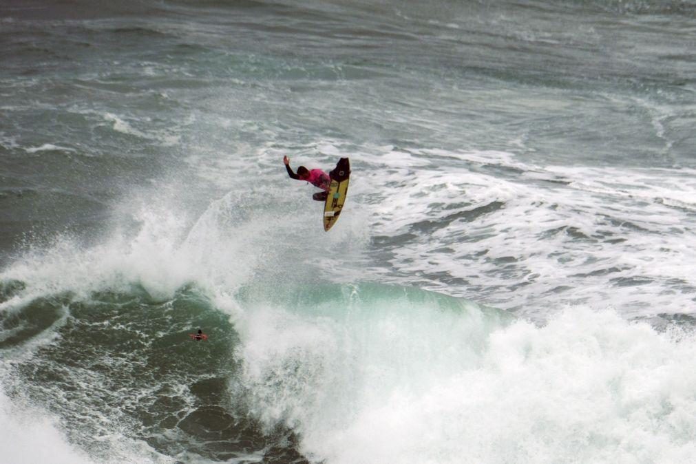 Brasileiro Lucas Chianca lidera Nazaré Challenge no final da primeira sessão