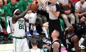 Neemias somou oito pontos na pesada derrota dos Celtics face aos Clippers na NBA