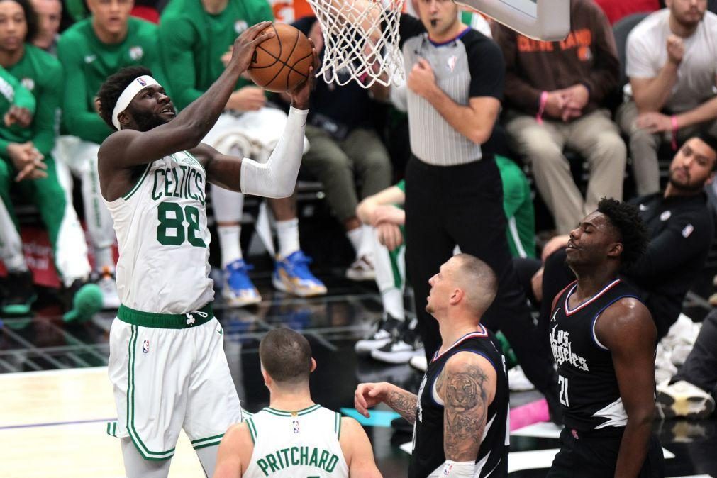 Neemias somou oito pontos na pesada derrota dos Celtics face aos Clippers na NBA