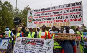 CEDEAO diz-se determinada em encontrar solução para Burkina Faso, Mali e Níger