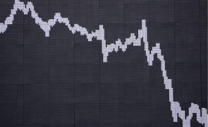 Bolsa de Tóquio fecha a perder 0,76%