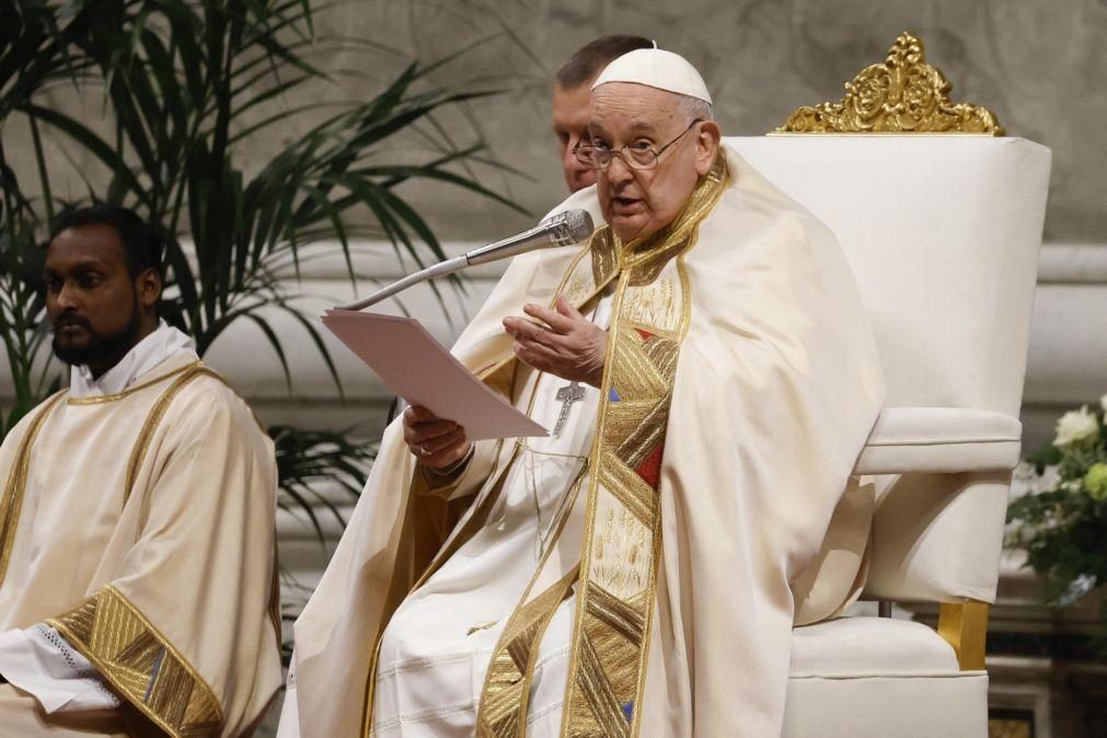 Papa Francisco condena 