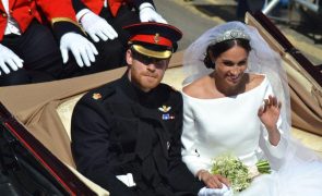 Meghan Markle - O comentário insólito que a rainha Isabel II fez sobre o seu vestido de noiva