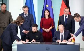 Zelensky assina em Berlim acordo de segurança com Alemanha