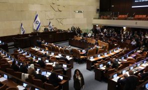 Parlamento israelita rejeita por larga maioria 