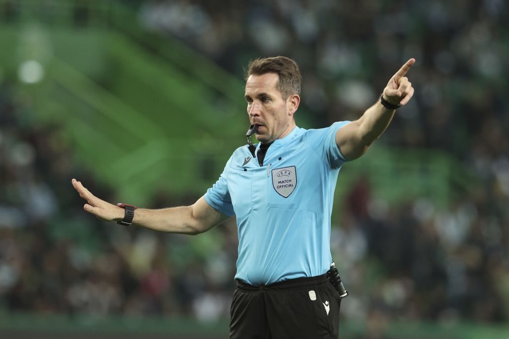 LE: Alemão Tobias Stieler arbitra jogo entre Benfica e Rangers