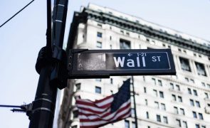Wall Street inicia sessão no vermelho à espera da Fed