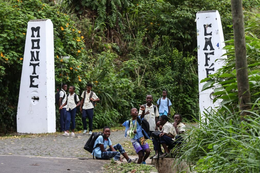 Jovens são-tomenses exigem soluções para fim imediato da greve dos professores