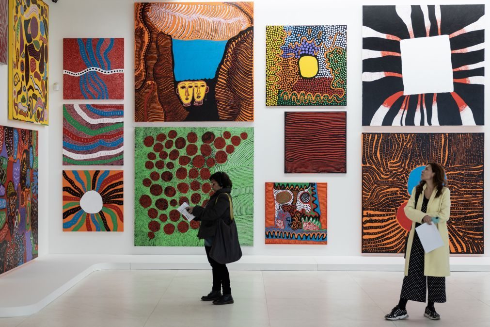 Artista Kusama expõe mais de 160 pinturas e desenhos em Serralves no Porto