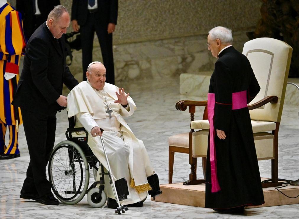 Papa mostra melhoras e apela ao fim dos conflitos no mundo