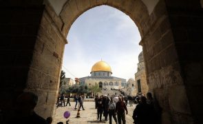 Cerca de 125 mil muçulmanos rezaram em Jerusalém sem incidentes significativos
