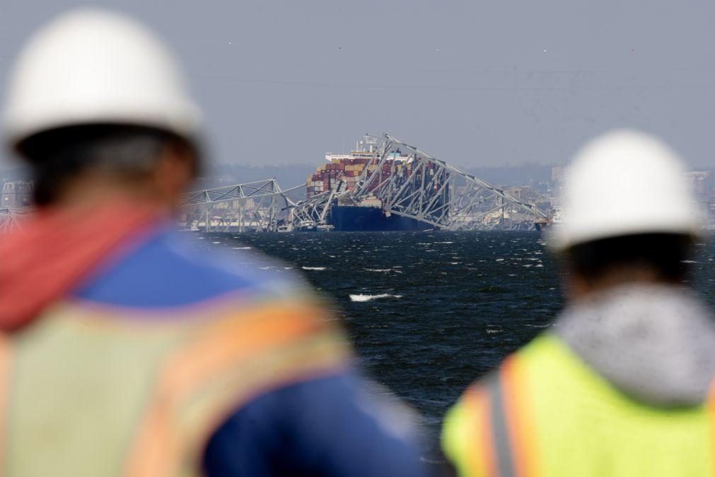 Maior guindaste da costa leste dos EUA chega para retirar destroços da ponte que ruiu em Baltimore