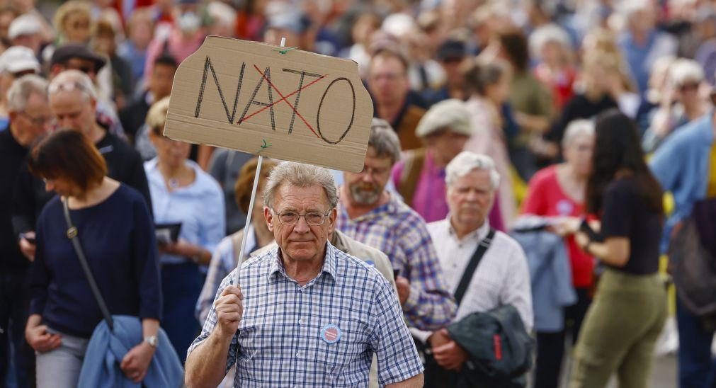 Milhares de manifestantes marcham na Alemanha pela paz e fim dos conflitos