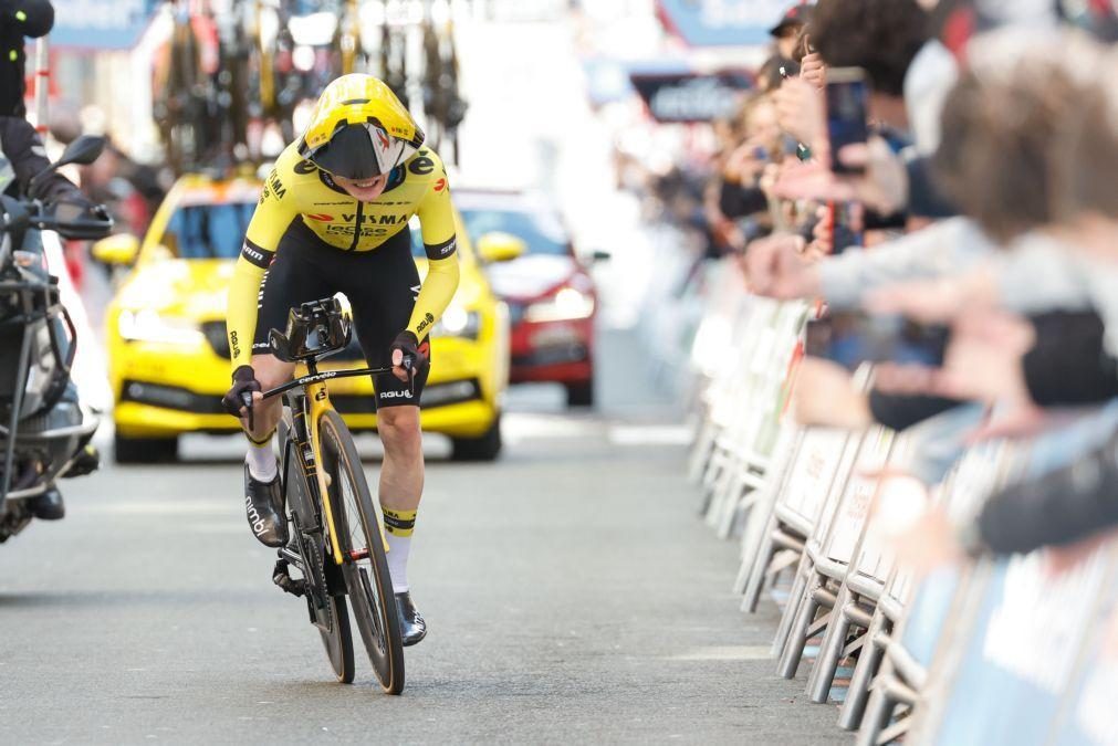 Ciclista Jonas Vingegaard com clavícula e várias costelas fraturadas