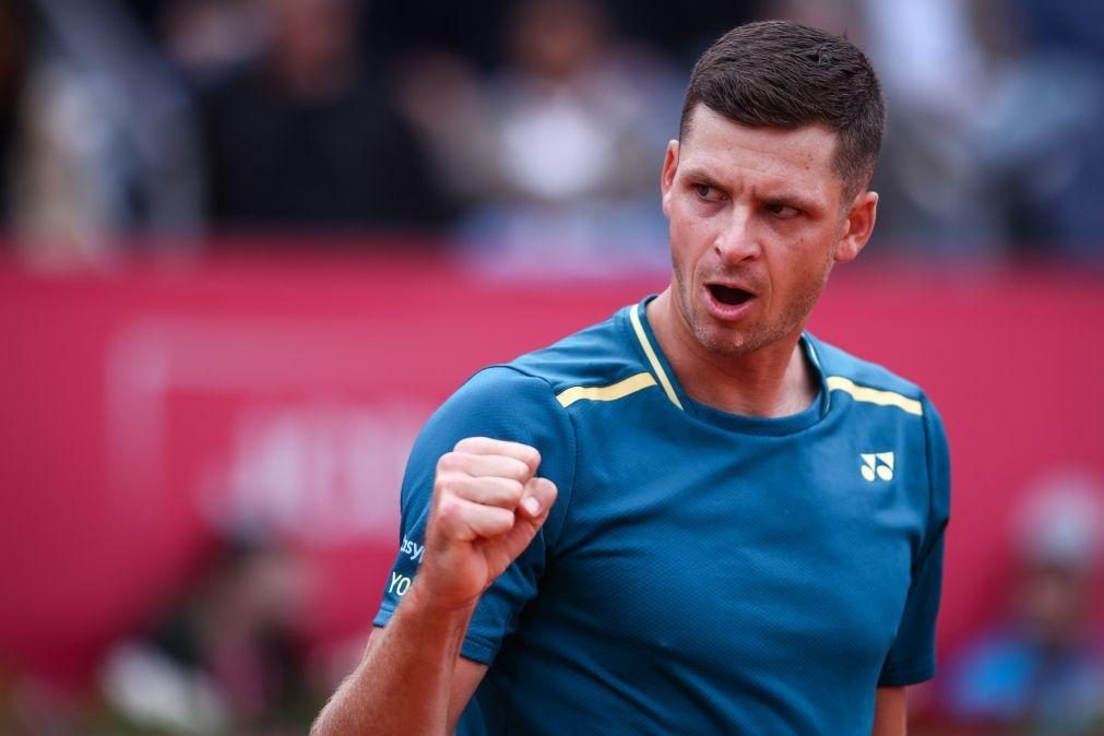 Estoril Open: Hurkacz apura-se para a primeira final em terra batida