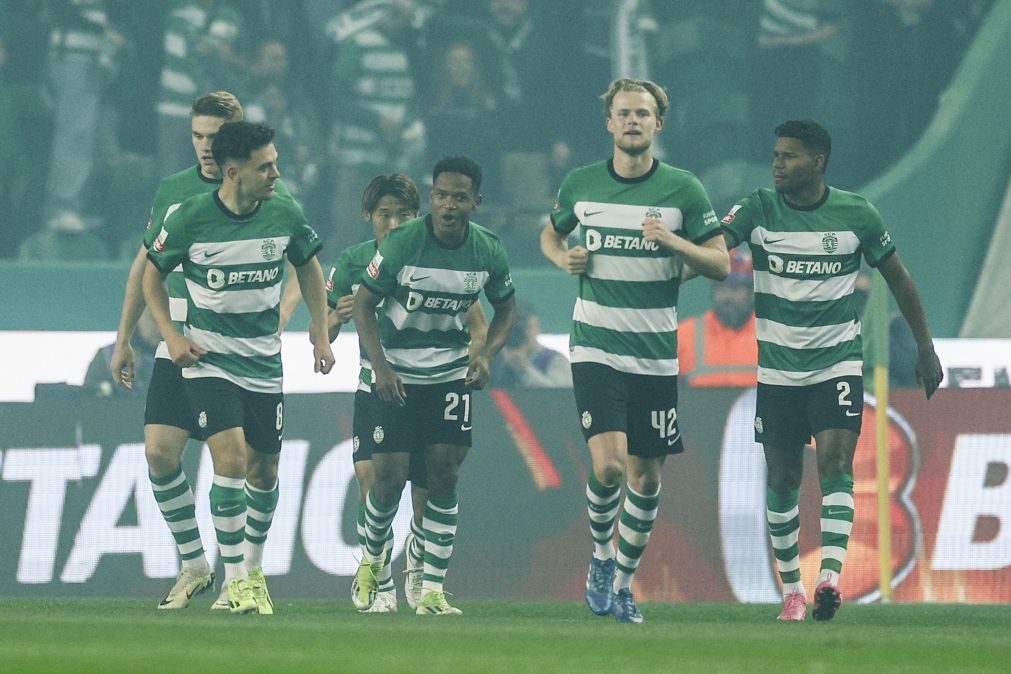 Sporting vence Benfica com golo aos 90+1 minutos e lança-se para o título