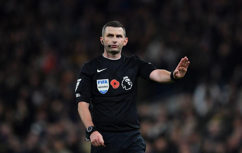 Inglês Michael Oliver arbitra receção do Benfica ao Marselha