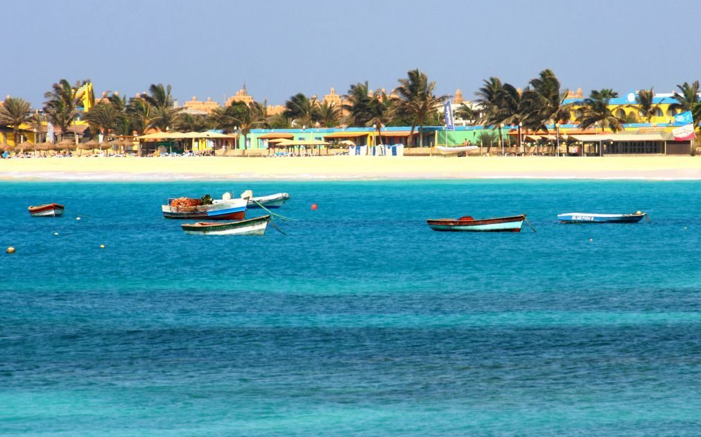 Turistas que visitam Cabo Verde gastam menos de 1/4 do orçamento de férias no país