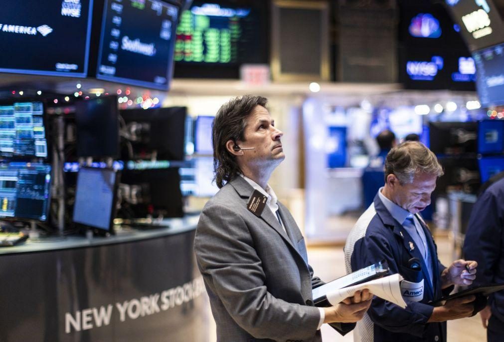 Wall Street tem novo arranque em falso e fecha no vermelho
