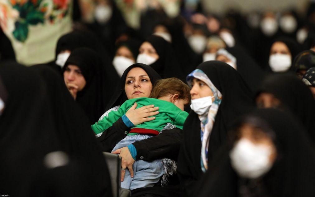 ONU denuncia controlo mais rígido sobre mulheres sem véu islâmico no Irão
