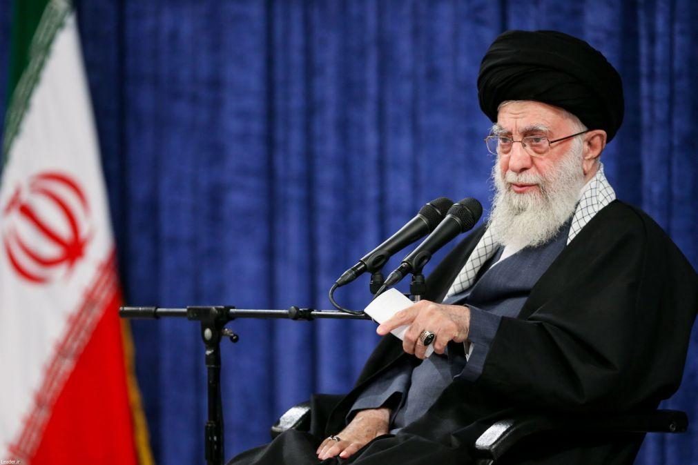 Líder supremo do Irão pede aumento da pressão sobre Israel