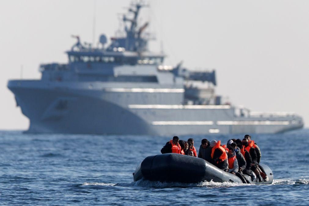 Recorde de 700 migrantes ilegais chegam ao Reino Unido num só dia