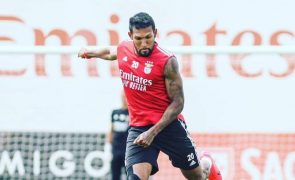 Benfica Mulher de ex-jogador das águias e da seleção 'destrói' Ferrari