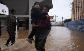 Sobem para 59 os mortos em inundações no Brasil, 67 pessoas continuam desaparecidas