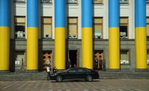Parlamento ucraniano aprova medida de mobilização militar de prisioneiros