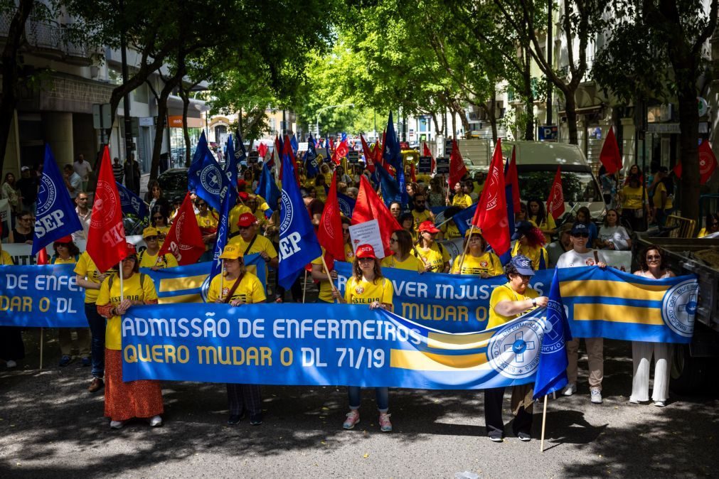 Cerca de uma centena de enfermeiros exigem início de negociações com Governo