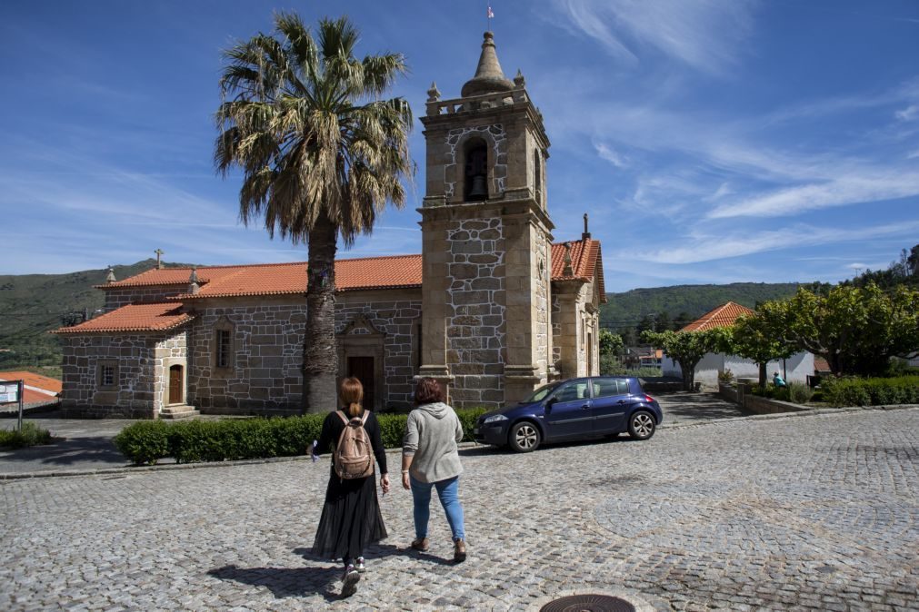 Relógios de torre continuam a acompanhar o quotidiano nas aldeias da Guarda