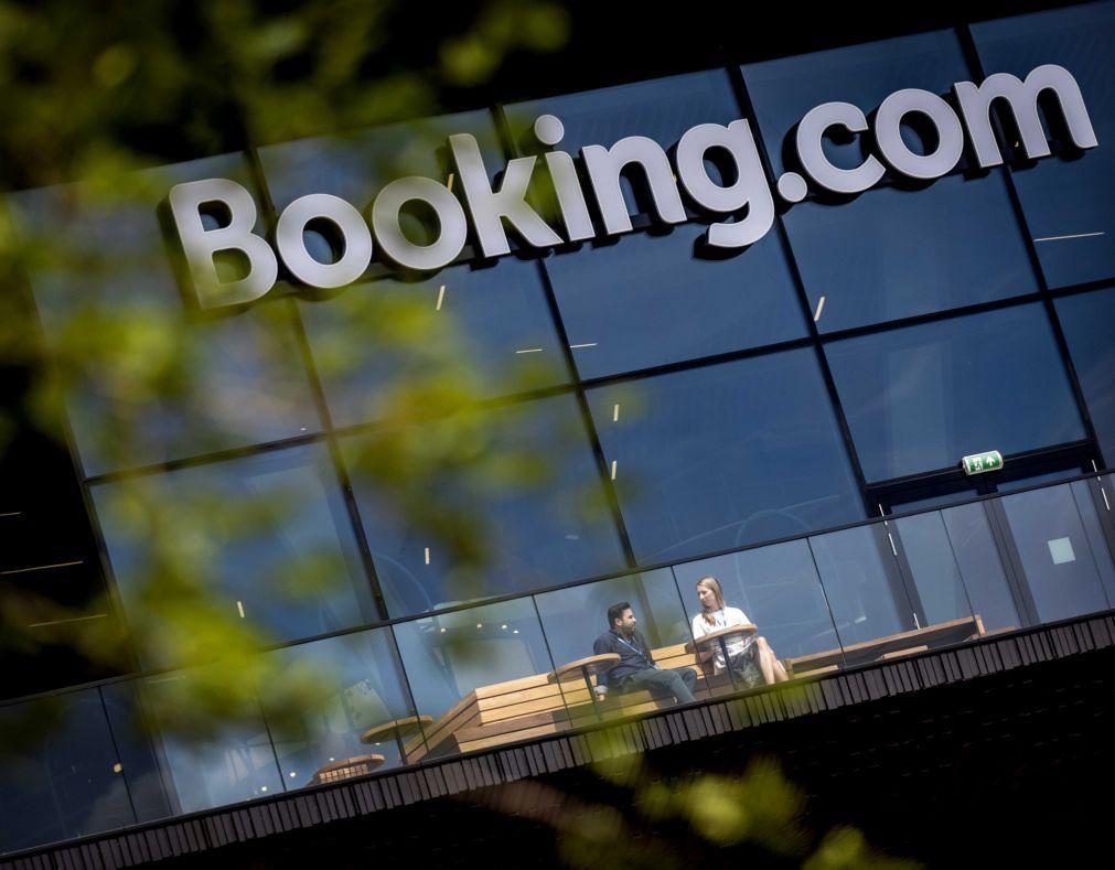 Bruxelas aplica lei dos mercados digitais à Booking e investiga se o deve fazer para o X