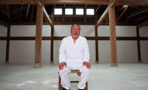 Artista chinês Ai Weiwei diz que Ocidente lucra com guerra e 