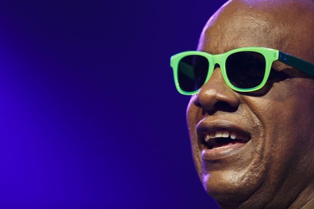 Cidadania ganesa atribuída a Stevie Wonder