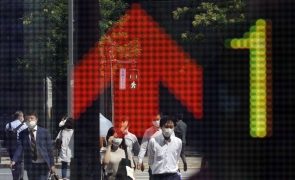 Bolsa de Tóquio abre a ganhar 0,77%