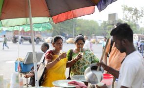 Vaga de calor atinge capital da Índia com temperaturas recorde superiores a 47 graus