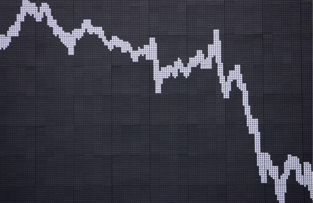 Bolsa de Tóquio fecha a recuar 0,85%
