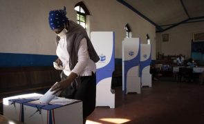 África do Sul vai pela primeira vez a eleições sem a memória do 'apartheid'