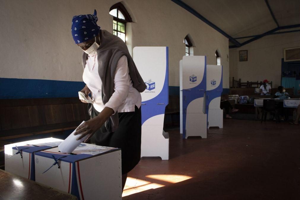 África do Sul vai pela primeira vez a eleições sem a memória do 'apartheid'