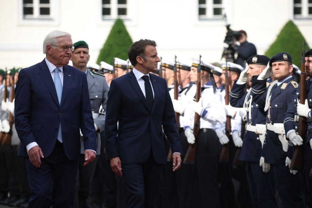 Macron alerta contra fascínio pelo autoritarismo na Europa