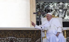 Papa pede desculpas por uso da expressão homofóbica